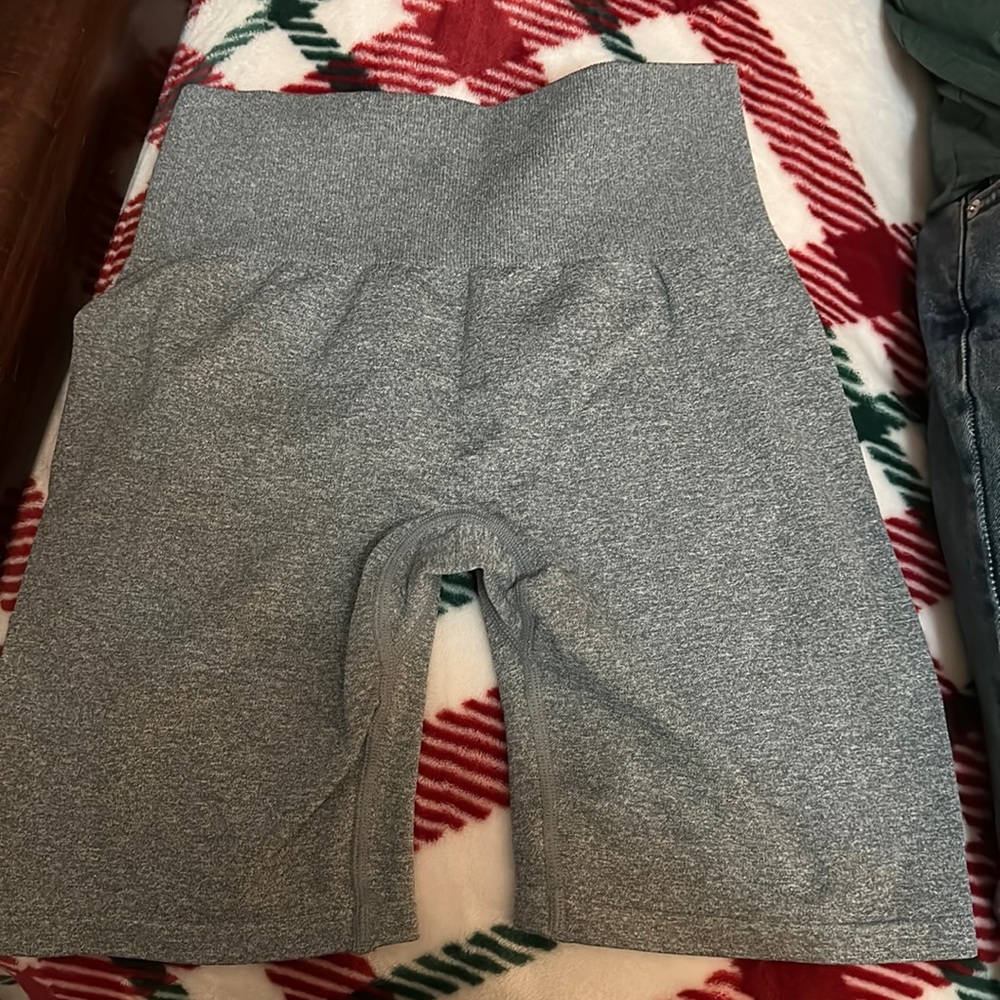 NVGTN GREY SCRUNCH SEAMLESS SHORTS